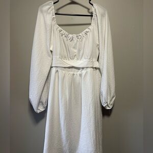 Elegant White Long Sleeve Dress
